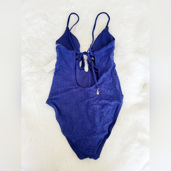 🦋TRINA TURK JOPLIN JAQUARD PETAL CUTOUT PLUNGE ONE PIECE SWIMSUIT SIZE 6 - Picture 4 of 7